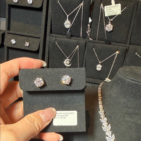 Jewelry - Sterling Silver Round Moissanite Stud Earrings - Clear/Silver